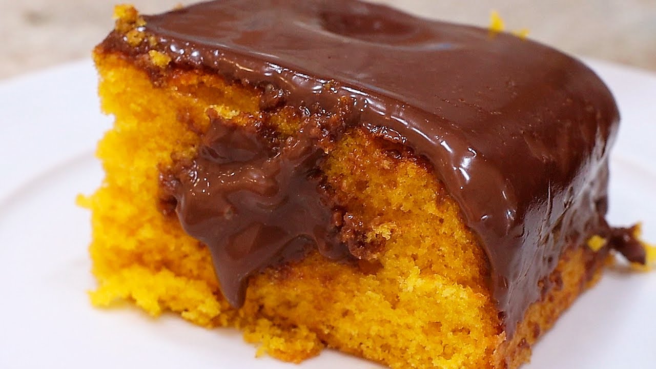 bolo de cenoura com cobertura chocolate