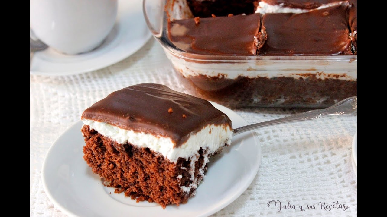tarta de chocolate y nata con bizcocho comprado
