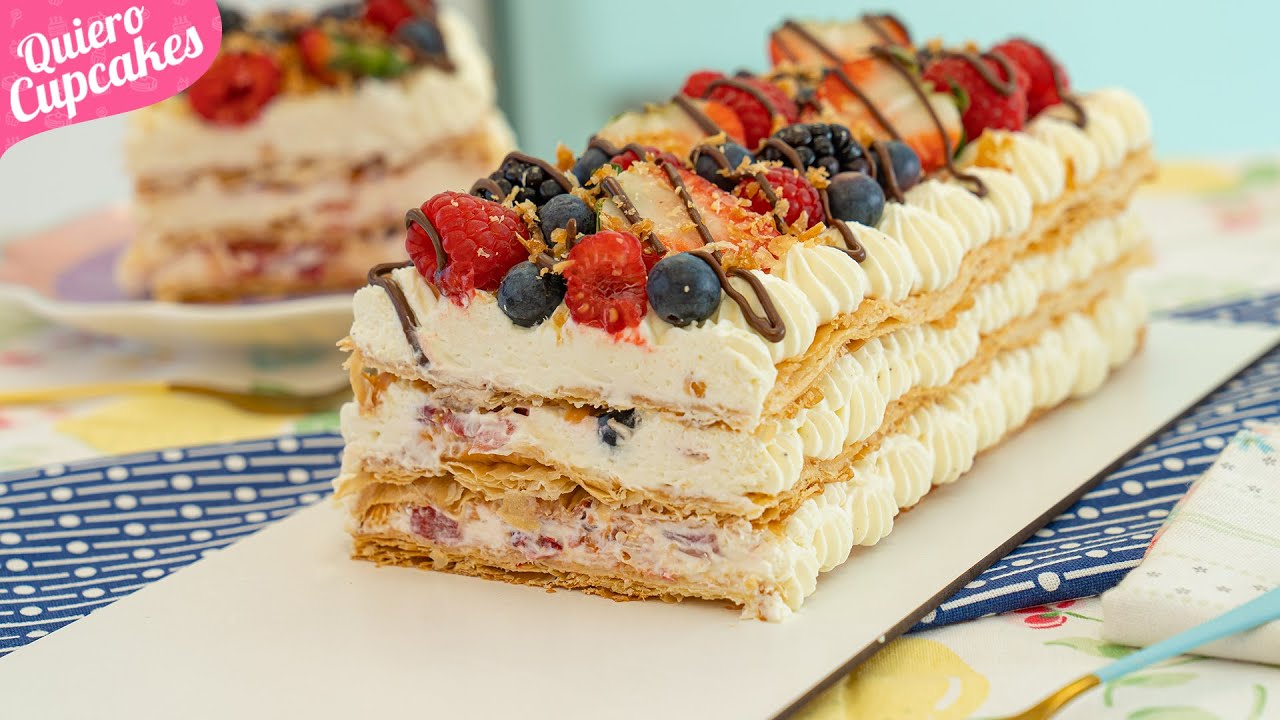tarta de hojaldre con frutas y chocolate